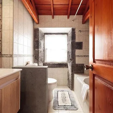 Home, Prainha De Baixo, Pico, Azores *